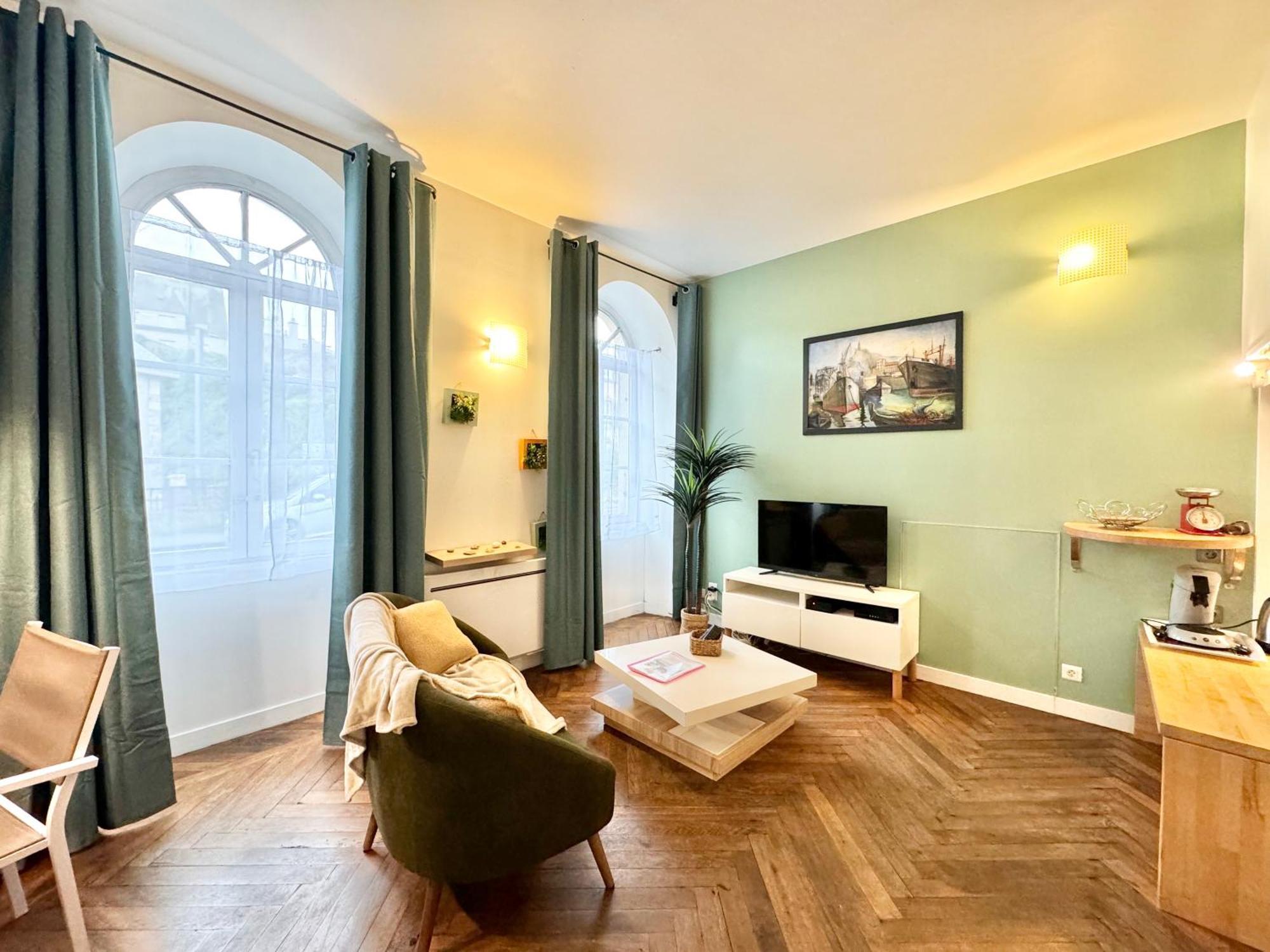 Le Noir Bois Et Blanc - Studio - Wifi - Centre Ville - Entree Autonome Κεμπέρ Εξωτερικό φωτογραφία
