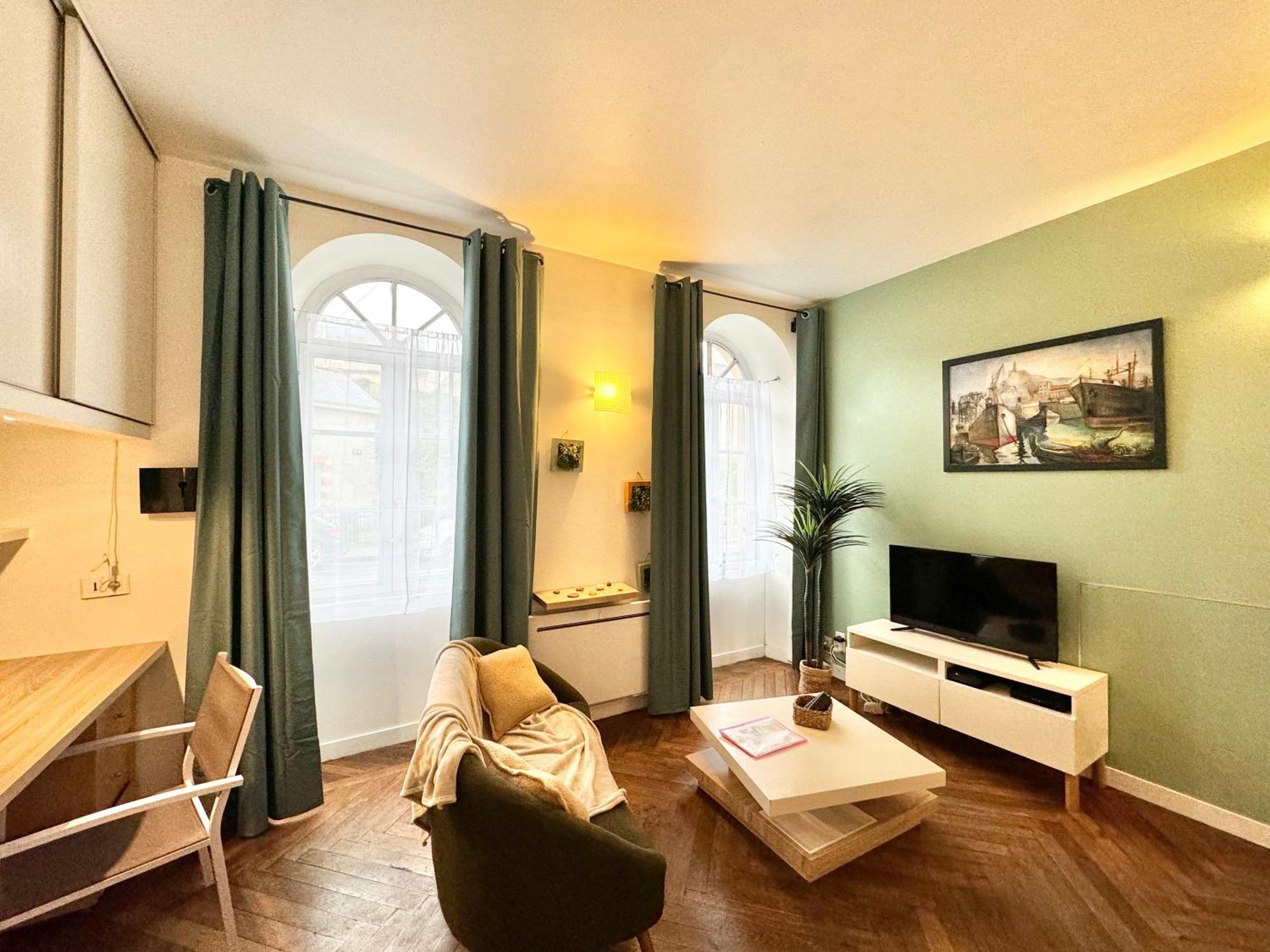 Le Noir Bois Et Blanc - Studio - Wifi - Centre Ville - Entree Autonome Κεμπέρ Εξωτερικό φωτογραφία